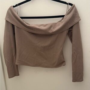 Abercrombie & Fitch Longsleeve Off-Shoulder Top in Tan Size M